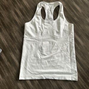 Lululemon yoga/workout tank light weight great shape!